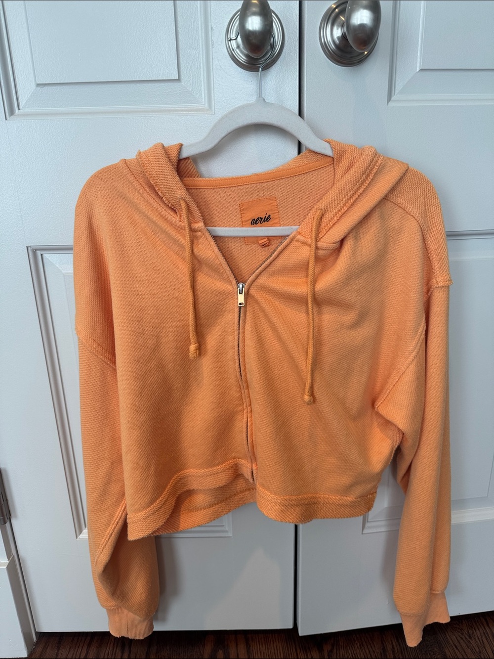 Aerie Beach Party Cropped Hoodie in Soleil - Picture 2 of 3